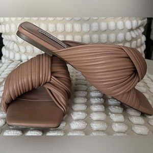 Steve Madden Mentor Flat Sandals NWOT